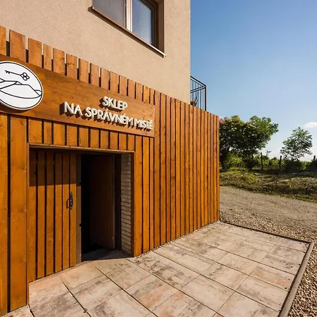 Sklep Na Spravnem Miste - Degustace, Ubytovani A Wellness Brod nad Dyji Exterior photo