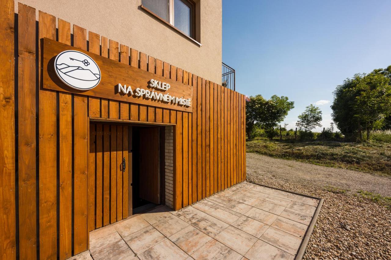 Sklep Na Spravnem Miste - Degustace, A Wellness Apartment